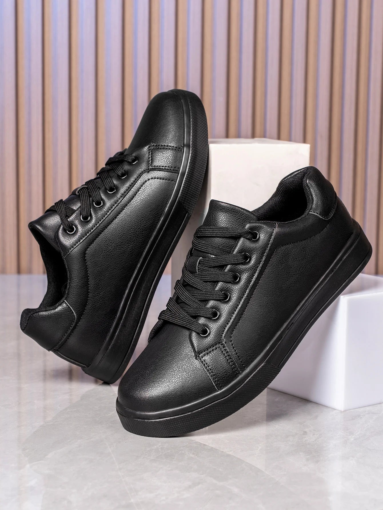 Men's Lightweight Skateboarding Sneakers – Black & White